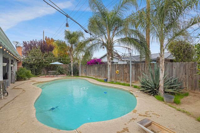 2030 S Woodland Street, Visalia, CA 93277