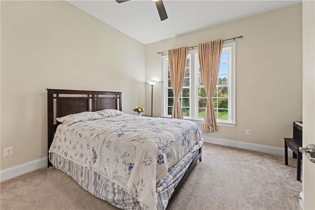 303 Connemara Ct, Pine Twp, PA 16046
