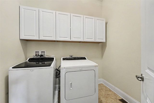 303 Connemara Ct, Pine Twp, PA 16046
