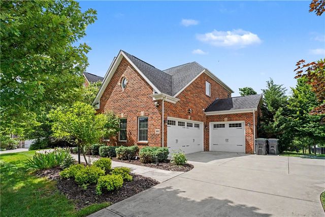 303 Connemara Ct, Pine Twp, PA 16046