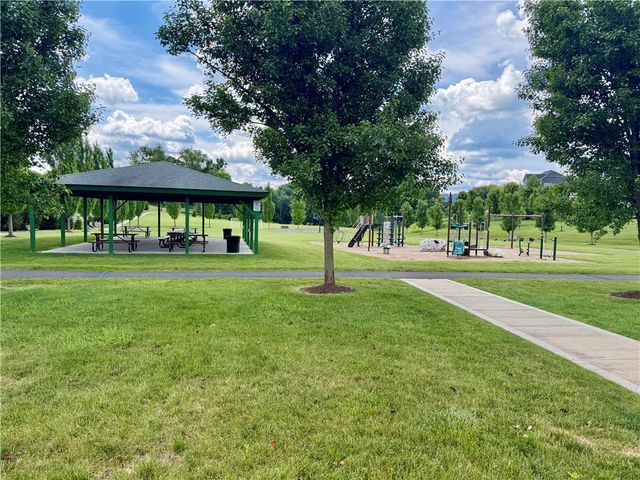 303 Connemara Ct, Pine Twp, PA 16046