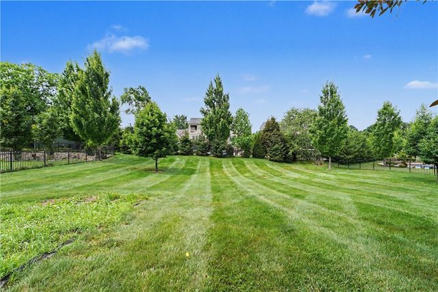 303 Connemara Ct, Pine Twp, PA 16046