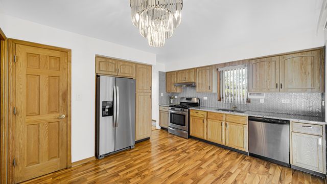 3317 E Buried Oak Drive, Crete, IL 60417