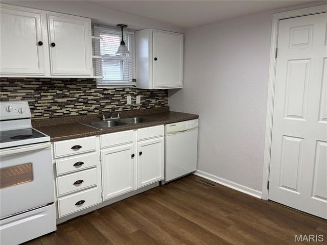939 Green Mount Lane, Belleville, IL 62220