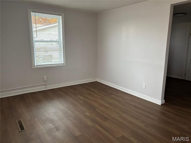 939 Green Mount Lane, Belleville, IL 62220