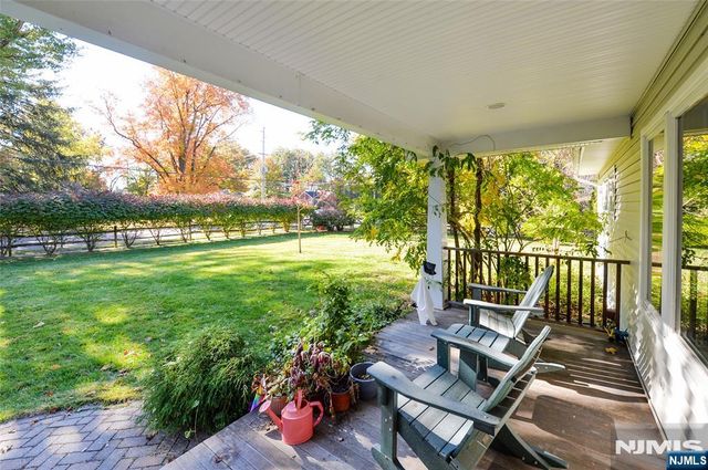 5 Beekman Place, Glen Rock, NJ 07452