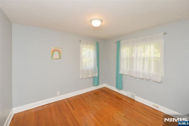 5 Beekman Place, Glen Rock, NJ 07452