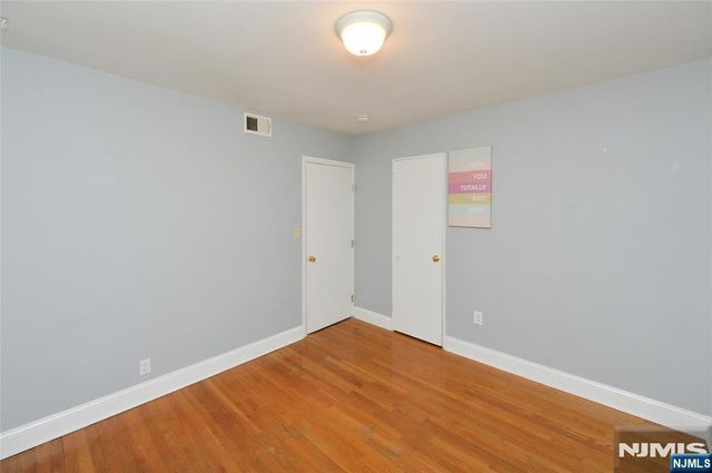 5 Beekman Place, Glen Rock, NJ 07452