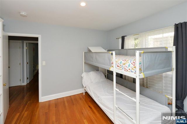 5 Beekman Place, Glen Rock, NJ 07452