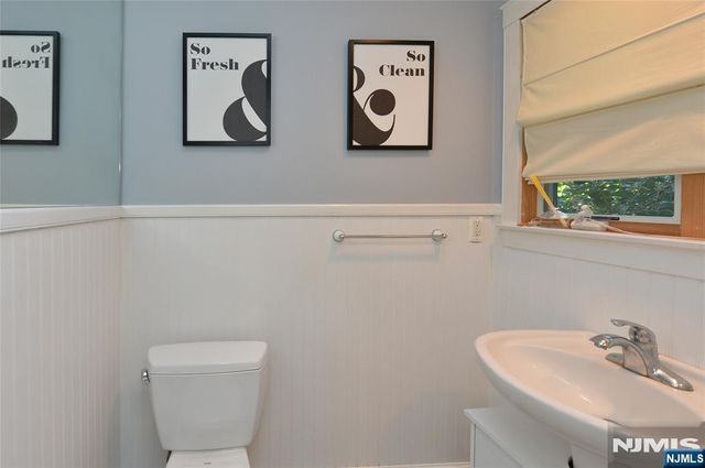 5 Beekman Place, Glen Rock, NJ 07452