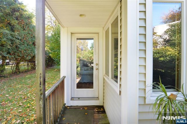 5 Beekman Place, Glen Rock, NJ 07452