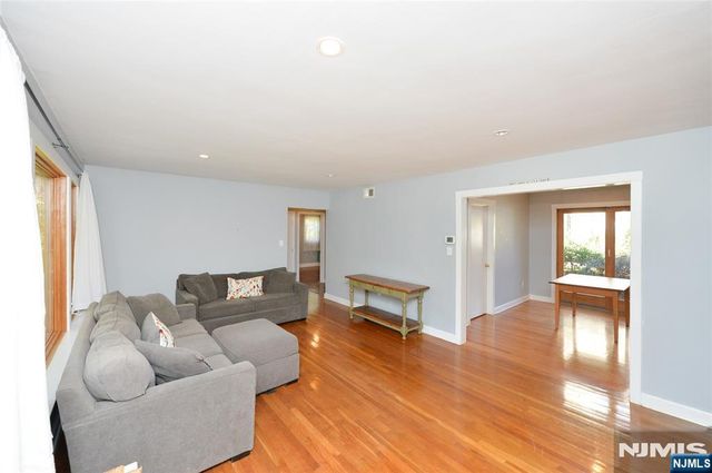 5 Beekman Place, Glen Rock, NJ 07452
