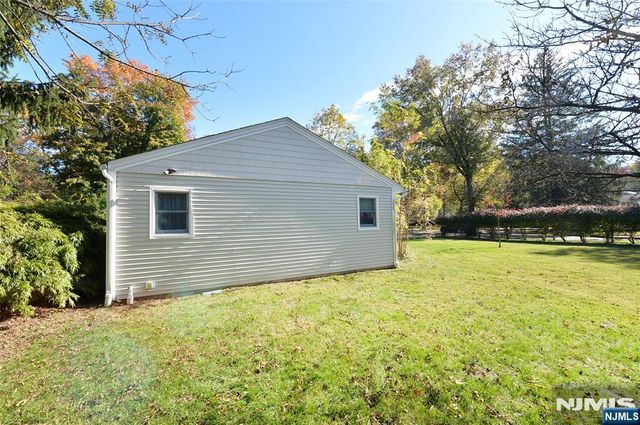 5 Beekman Place, Glen Rock, NJ 07452