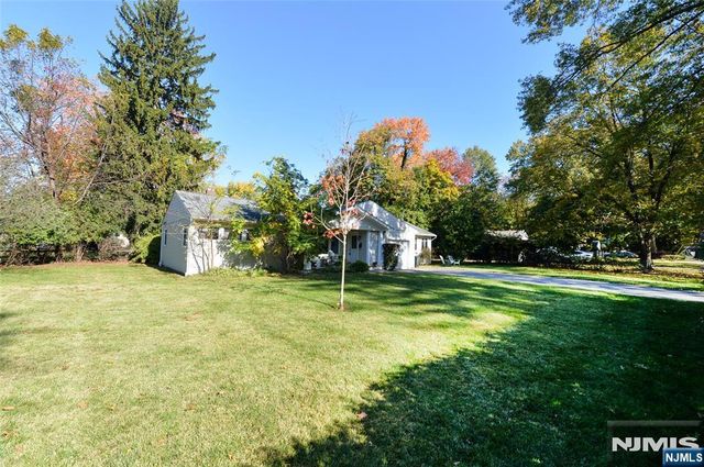5 Beekman Place, Glen Rock, NJ 07452