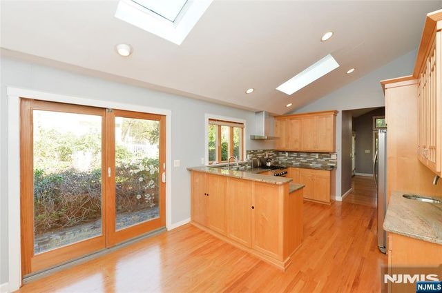 5 Beekman Place, Glen Rock, NJ 07452