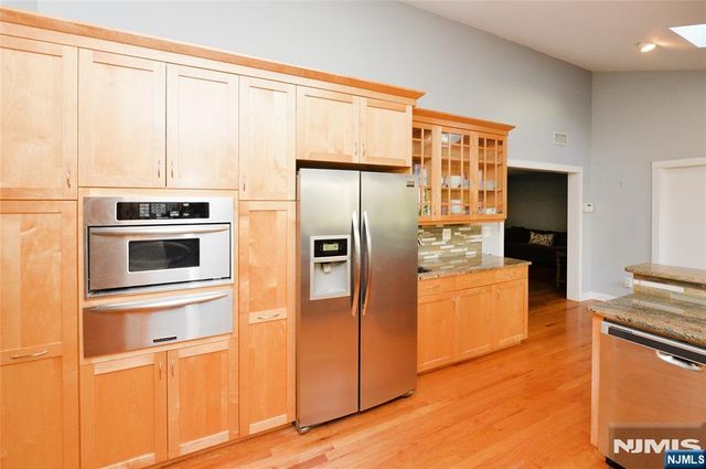5 Beekman Place, Glen Rock, NJ 07452