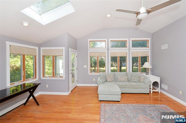 5 Beekman Place, Glen Rock, NJ 07452