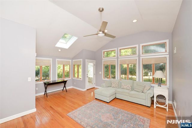 5 Beekman Place, Glen Rock, NJ 07452