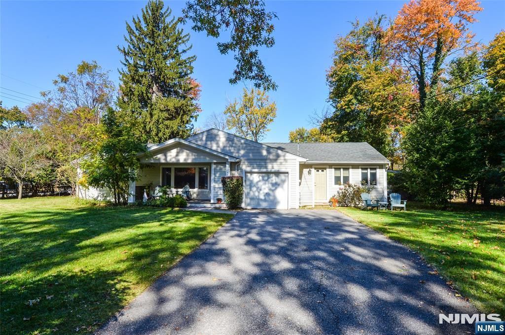 5 Beekman Place, Glen Rock, NJ 07452