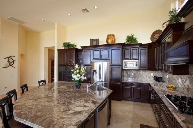 79702 Mission Drive E, La Quinta, CA 92253