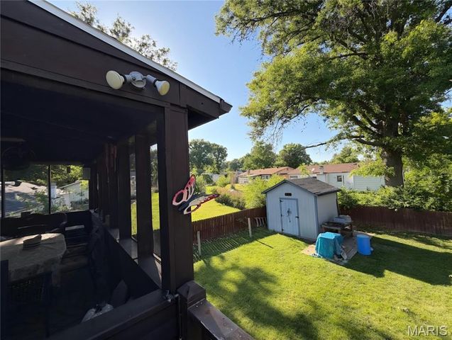 30 Trade Winds Drive, St Peters, MO 63376