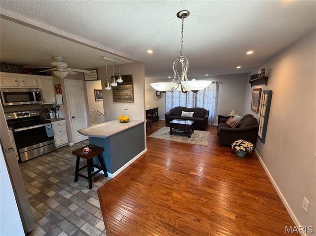 30 Trade Winds Drive, St Peters, MO 63376