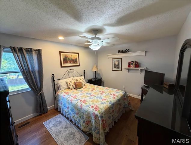30 Trade Winds Drive, St Peters, MO 63376