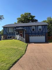 30 Trade Winds Drive, St Peters, MO 63376