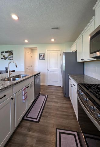 428 Saint James Gate, Newark, OH 43055