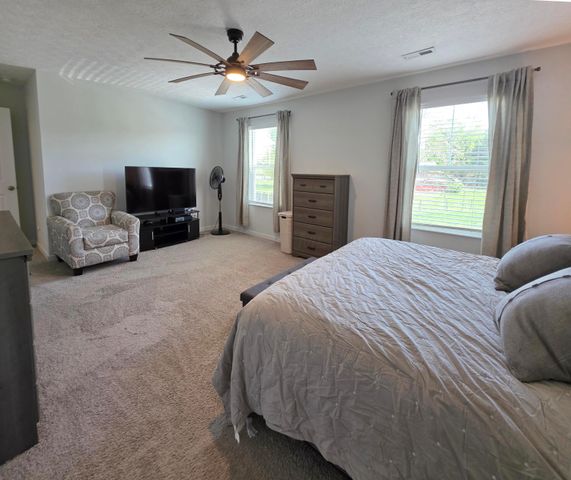 428 Saint James Gate, Newark, OH 43055