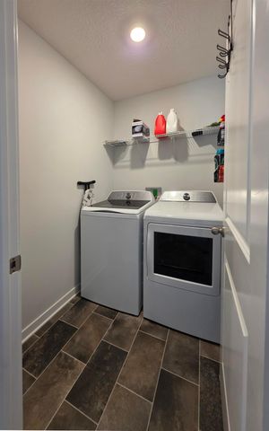 428 Saint James Gate, Newark, OH 43055