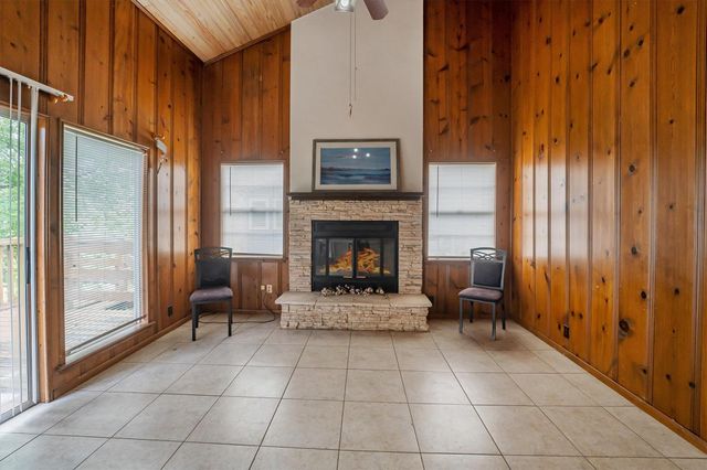 7 Lake Drive, Huntsville, TX 77320