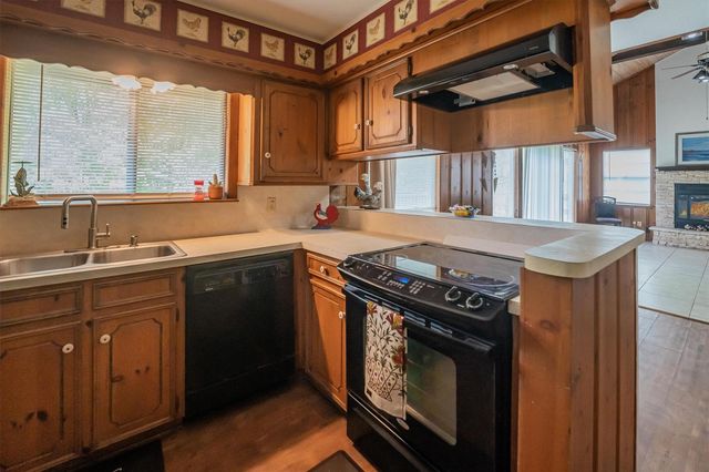 7 Lake Drive, Huntsville, TX 77320