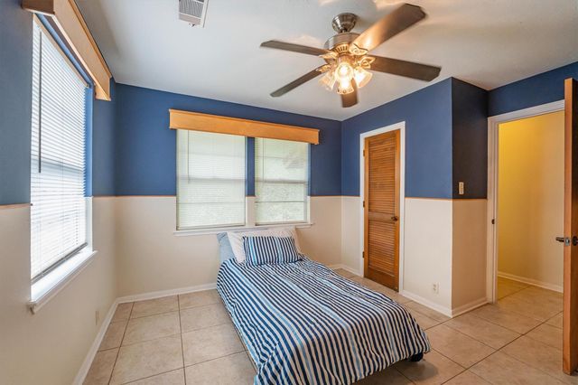 7 Lake Drive, Huntsville, TX 77320