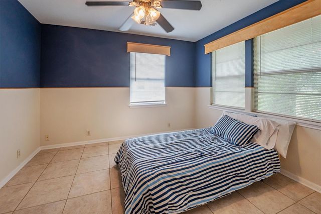 7 Lake Drive, Huntsville, TX 77320