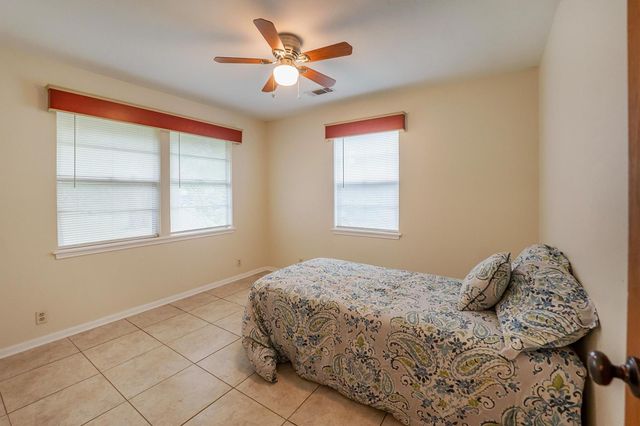 7 Lake Drive, Huntsville, TX 77320