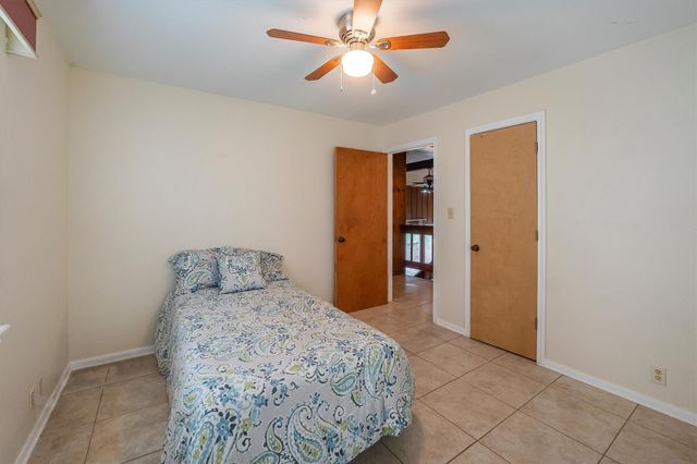 7 Lake Drive, Huntsville, TX 77320