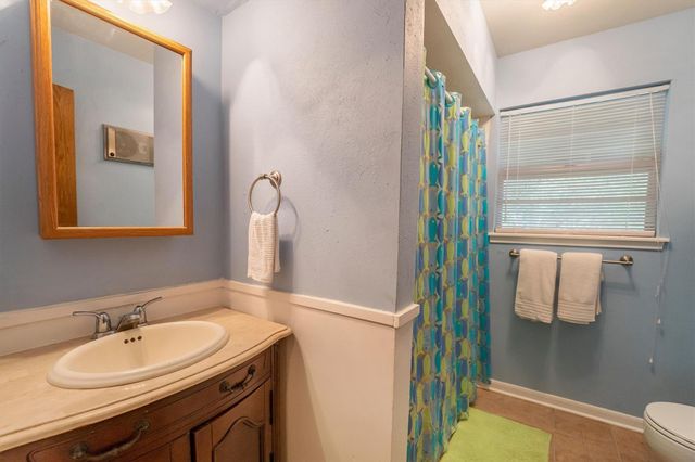 7 Lake Drive, Huntsville, TX 77320