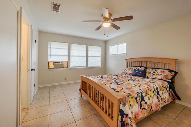 7 Lake Drive, Huntsville, TX 77320