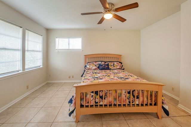 7 Lake Drive, Huntsville, TX 77320