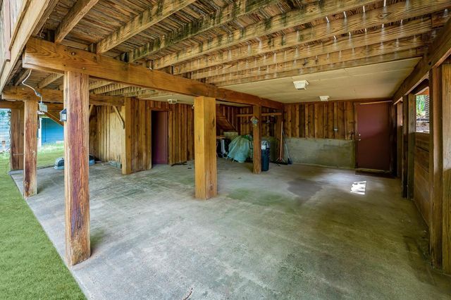 7 Lake Drive, Huntsville, TX 77320