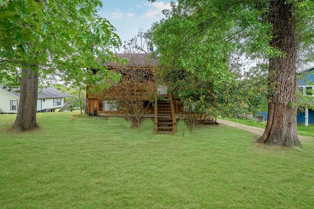 7 Lake Drive, Huntsville, TX 77320