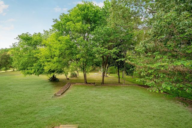 7 Lake Drive, Huntsville, TX 77320