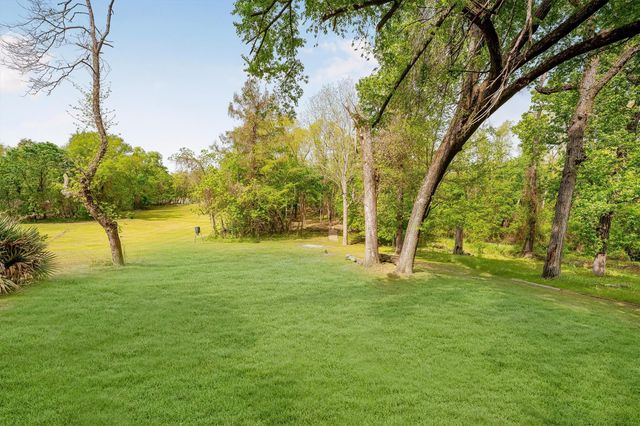 7 Lake Drive, Huntsville, TX 77320