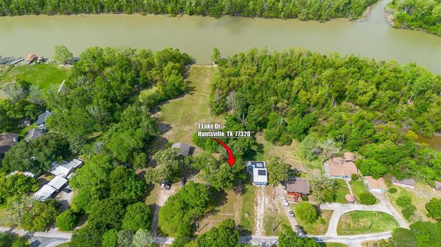 7 Lake Drive, Huntsville, TX 77320