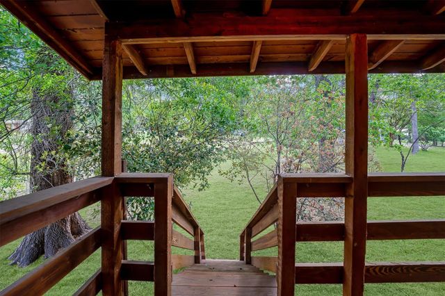 7 Lake Drive, Huntsville, TX 77320