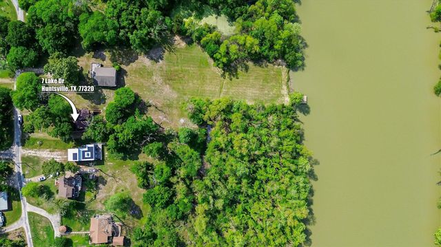 7 Lake Drive, Huntsville, TX 77320