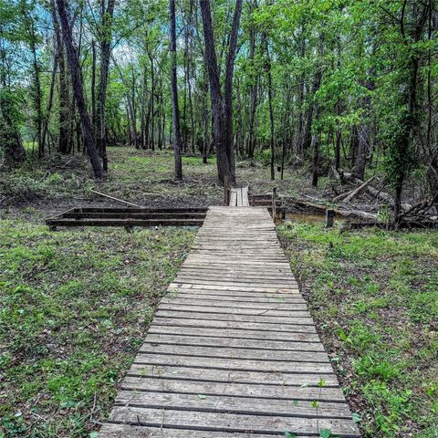 7 Lake Drive, Huntsville, TX 77320