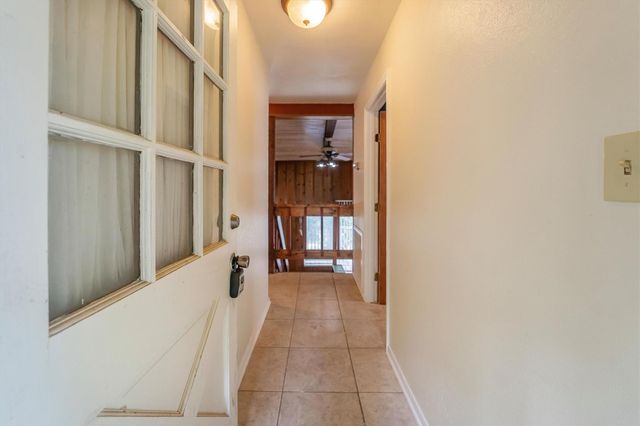 7 Lake Drive, Huntsville, TX 77320