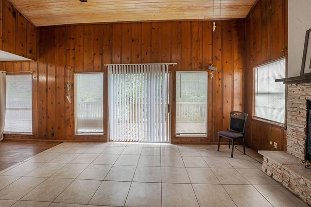 7 Lake Drive, Huntsville, TX 77320